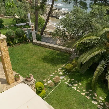 Villa Luxus With Private Beach Palaiontsiflikion
